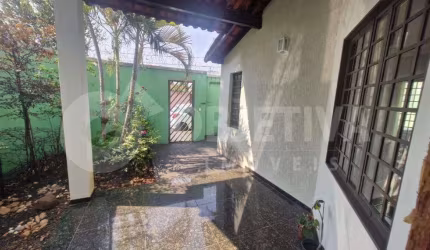 Excelente casa no bairro Santa Monica região do jardim finotti em Uberlândia para aluguel