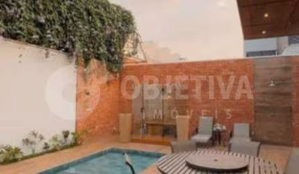 Belíssima casa disponível para venda de porteira fechada no condomínio fechado Alphaville 1