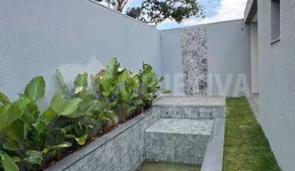 Belíssima Casa nova com piscina aquecida disponível para venda no bairro planejado Bem Viver Sul Uberlândia