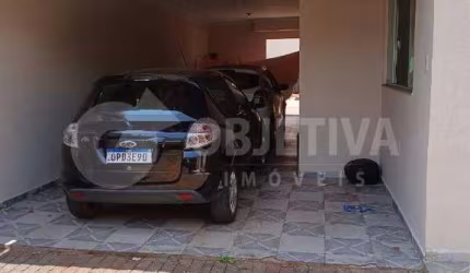 Casa à venda, 3 quartos, 1 suíte, 2 vagas, GRANADA - UBERLANDIA/MG