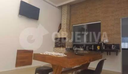 Casa à venda, 2 quartos, 1 suíte, 2 vagas, JARDIM EUROPA - UBERLANDIA/MG