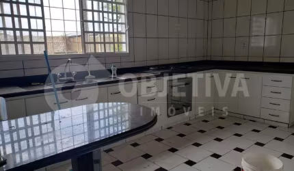 Casa à venda, 4 quartos, 1 suíte, 4 vagas, JARDIM PATRICIA - UBERLANDIA/MG
