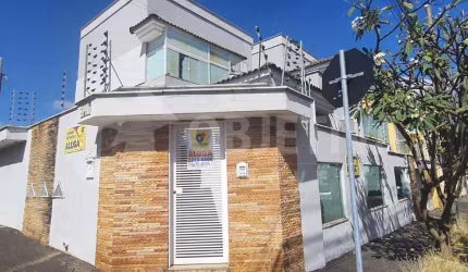 Excelente oportunidade de casa comercial no bairro Santa Mônica disponível para venda