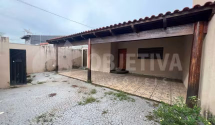 Ótima Casa no bairro cidade jardim em Uberlândia com 3 Quartos e 2 banheiros para venda