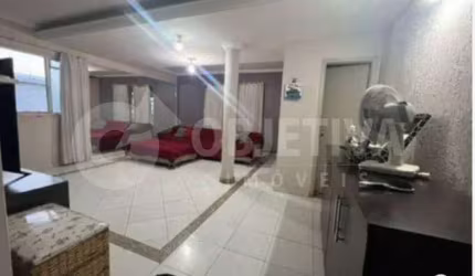 Casa à venda, 6 quartos, 3 suítes, 4 vagas, OSVALDO REZENDE - UBERLANDIA/MG