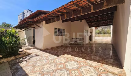 Casa para aluguel, 3 quartos, 1 suíte, 2 vagas, MORADA DA COLINA - UBERLANDIA/MG