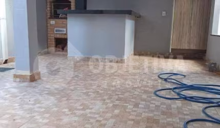 Excelente casa em condomínio disponível para aluguel no setor sul de Uberlandia