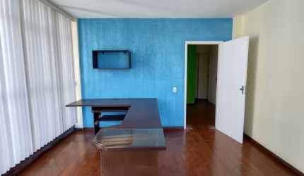 Sala comercial com sala ampla bem iluminada e uma antessala - Centro - Curitiba