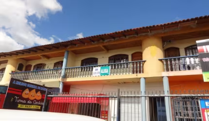 Prédio residencial com 6 imóveis, sendo 2 apartamentos e 4 quitinetes - Colombo