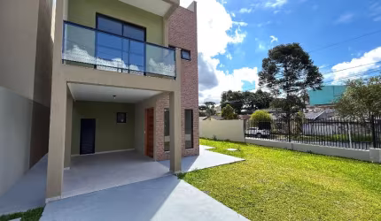 Sobrado com terraço, com 3 quartos sendo 1 suíte - Boa Vista - PR.