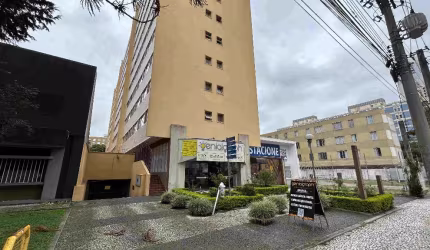 Excelente apartamento semimobiliado no Centro Cívico com 1 quarto e 1 vaga de garagem
