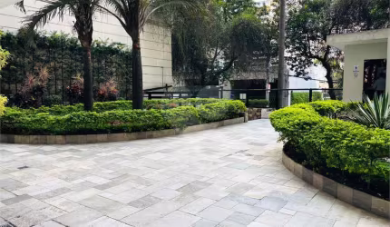 Apartamento com 3 quartos à venda ou para locação em Cerqueira César - SP