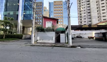 Sobrado com 3 quartos à venda ou para locação em Pinheiros - SP
