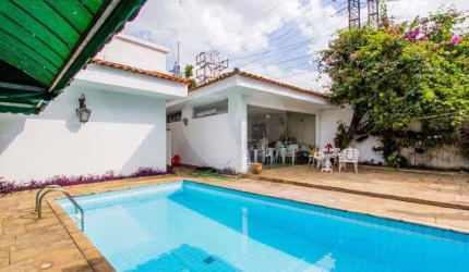 Casa térrea com 3 quartos à venda em Alto De Pinheiros - SP