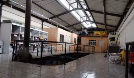 Prédio inteiro à venda em Vila Ipojuca - SP