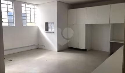 Prédio inteiro à venda ou para locação em Vila Polopoli - SP