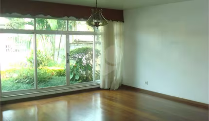 Casa térrea com 4 quartos à venda em Vila Hamburguesa - SP