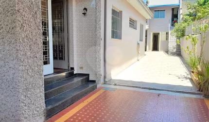 Casa térrea com 3 quartos à venda em Caxingui - SP