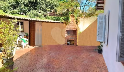 Casa térrea com 3 quartos à venda em Caxingui - SP