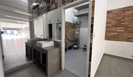 Prédio inteiro à venda ou para locação em Lapa - SP
