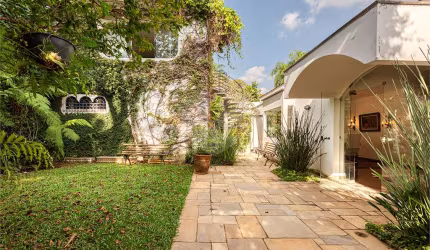 Casa térrea com 4 quartos à venda em Alto De Pinheiros - SP