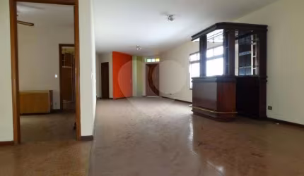 Casa térrea com 3 quartos à venda em Vila Romana - SP