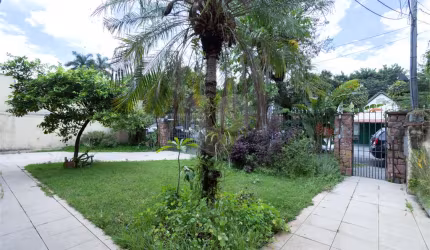 Casa térrea com 3 quartos à venda ou para locação em Butantã - SP