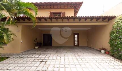 Sobrado com 4 quartos à venda em Alto De Pinheiros - SP