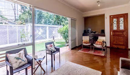 Casa térrea com 3 quartos à venda ou para locação em Butantã - SP