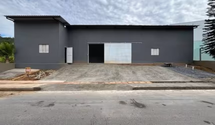 Galpão de 210 metros para venda no bairro Bateias