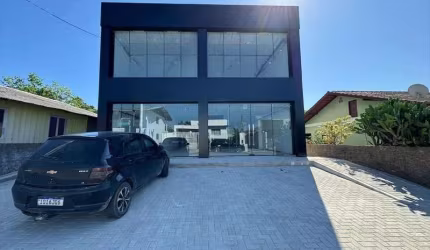 Galpão comercial com 560m2 para locação no Centro de Ilhota SC