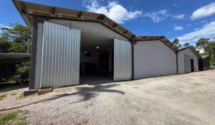 Galpão com 750m2 para locação no Bairro Óleo Grande em Gaspar - SC