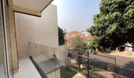 Sobrado com 03 Quartos e 03 Banheiros á Venda no Jardim Iguaçu
