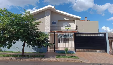 Excelente Sobrado c/ Piscina no Jardim Itália em Maringá Paraná