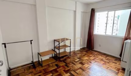 Apartamento com 2 dormitórios para alugar, 63 m² por R$ 4.127,06/mês - Centro - Florianópolis/SC