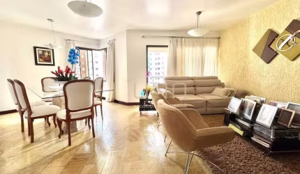 Apartamento amplo no Centro de Florianópolis, próximo a Beira Mar.