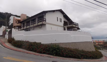 Casa Residencial em Centro