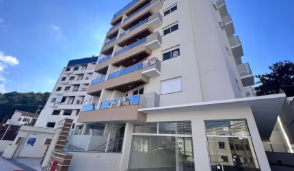 Cobertura duplex com 3 suítes, sala para 2 ambientes, sacada com churrasqueira