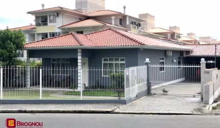Casa Residencial/Comercial em Canasvieiras