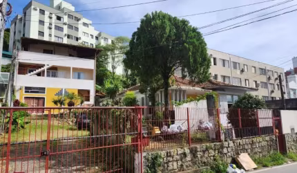 Terreno na Agronômica com viabilidade de construção