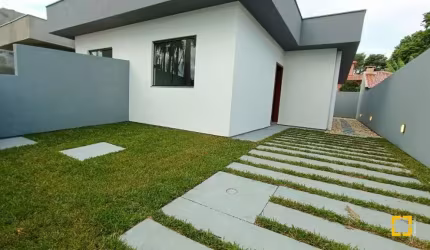 Casa térrea, 2 dormitórios no Campeche.