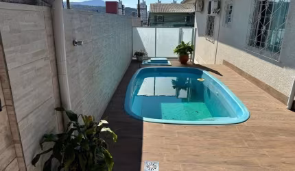 Casa com 3 dormitórios com 112 m² privativos, piscina, no bairro Ipiranga