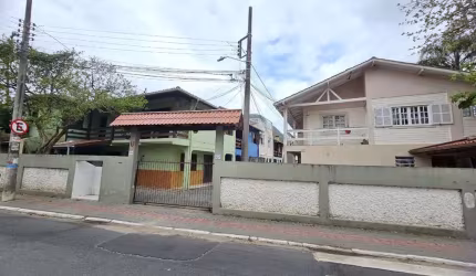 Casa Residencial em Armação Do Pântano Do Sul