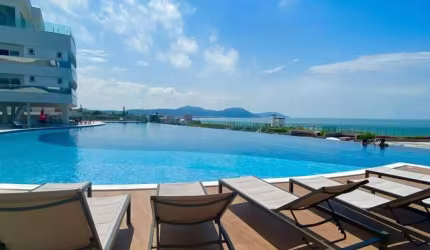 BROGNOLI VENDE- Cobertura com 03 suítes e jacuzzi vista mar em Condomínio Clube