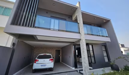 Casa de alto padrão com duas Suites e jacuzzi