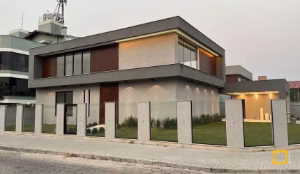 Casa Residencial em Ingleses do Rio Vermelho