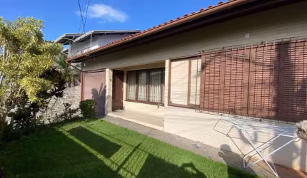 Casa com 04 dormitórios sendo 01 suíte no Jardim Atlântico em FLORIANÓPOLIS