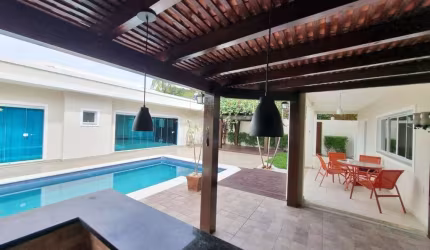 Casa a Venda em Condomínio Fechado - 5 dormitórios ( 3 Suítes) - Bairro Sambaqui  Florianópolis SC