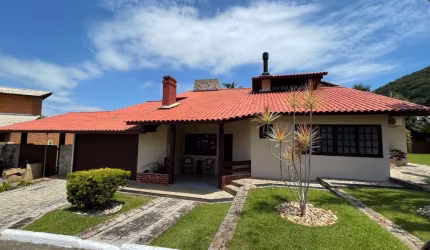 Casa em Condomínio em Sambaqui