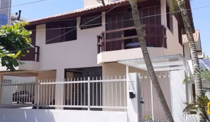 Sobrado Residencial em Ingleses do Rio Vermelho